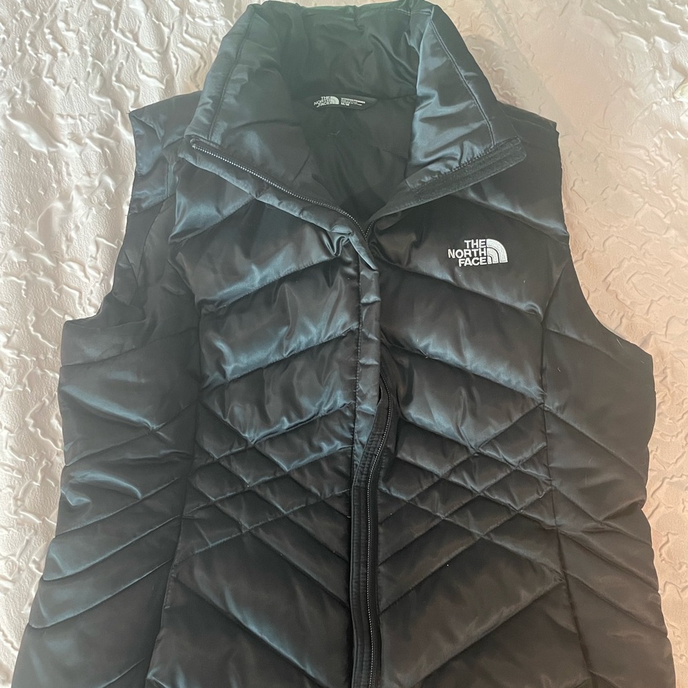 womens black north face vest